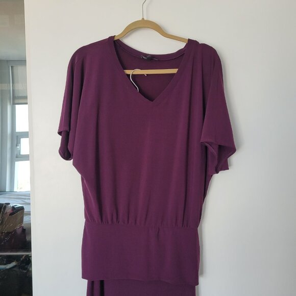 Timeless deep rich-colour coordinated assemble: flowy top and tulip skirt - Picture 6 of 11